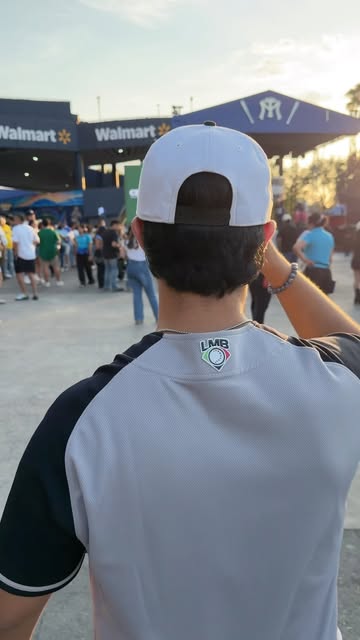 Comunidad Two Hatters en un evento de béisbol
